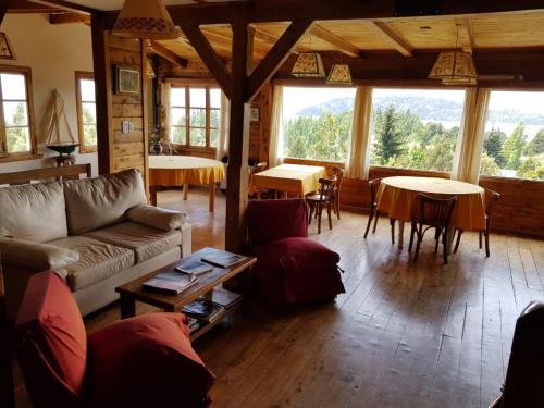 Shared lounge/TV area, Pajaro Azul in Playa Bonita