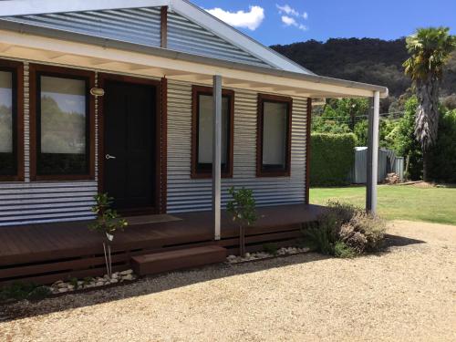 Rail Trail Cottage - Accommodation - Myrtleford