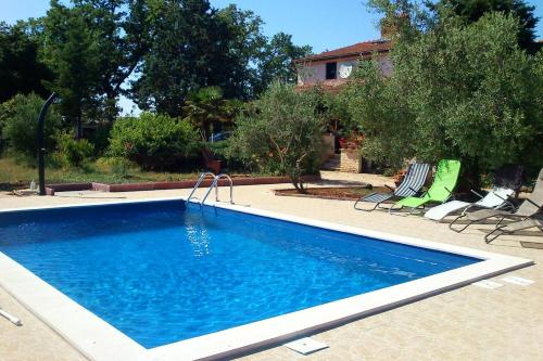 Family friendly apartments with a swimming pool Jadreski Pula - 7292