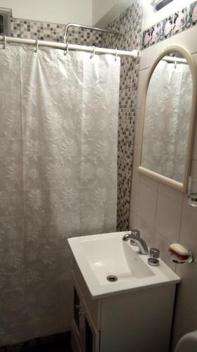 One-Bedroom Apartment image 2