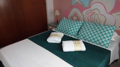 One-Bedroom Apartment image 4