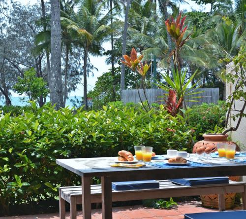 B&B Port Douglas - Number 2 On The Beach | Beautiful Beachfront Villa - Bed and Breakfast Port Douglas