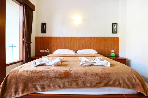Superior Double or Twin Room with Pool View image 4