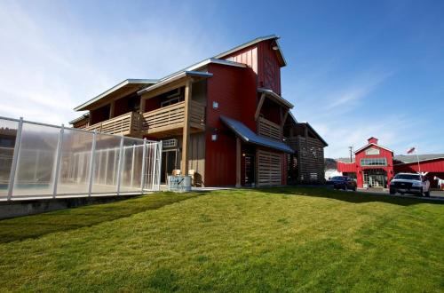 Cousin's Country Inn - image 5