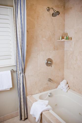 Carmel Country Inn - image 3