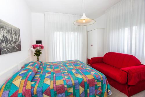 1 queen bed, 1 twin bed
