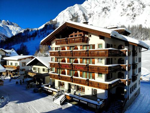 Wellnesshotel Engadin, Samnaun bei Tschlin