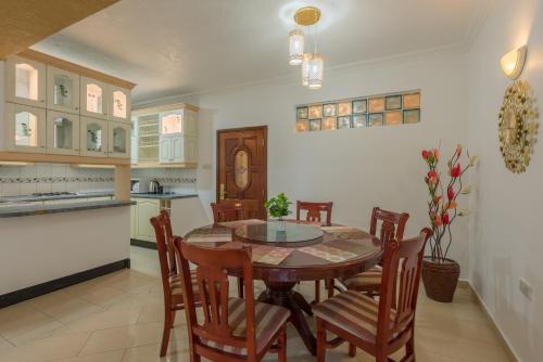 Cocina, Hotel Raha Tower in Dar Es Salaam