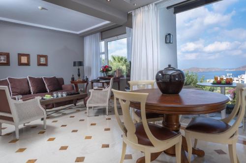 2-Bedroom Luxury Family Suite with Sea View
