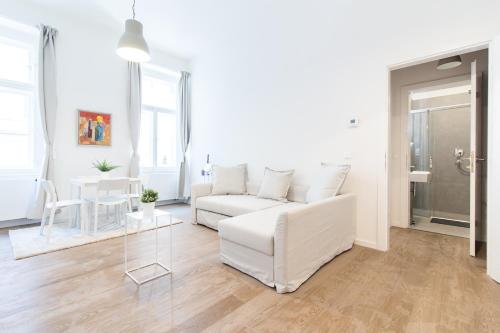 Apartment in Historical Building next to Kampa by easyBNB