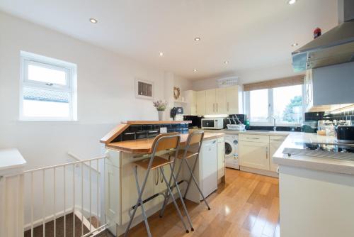 Chesterton Court Apartment - image 5
