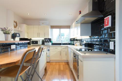 Chesterton Court Apartment - image 11