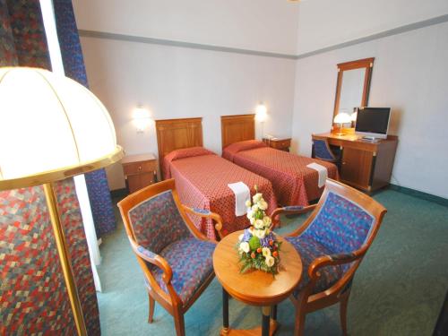Twin Room image 1