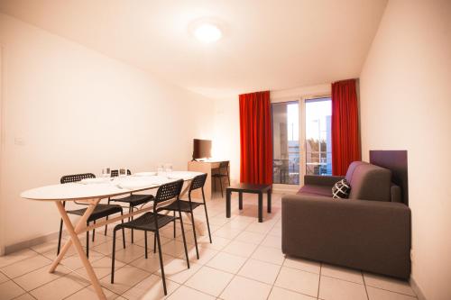One-Bedroom Apartment (4 Adults)
