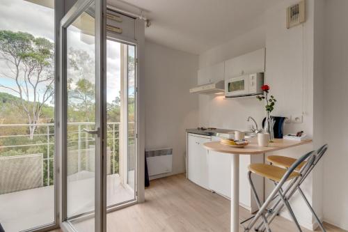 City Residence Sophia Stop at Einstein Sophia to discover the wonders of Valbonne. The hotel offers a high standard of service and amenities to suit the individual needs of all travelers. Free Wi-Fi in all rooms, car park,