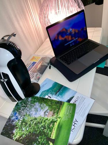 Hôtel Le Castel Louis Vichy hotel studio - image 3