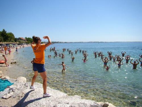 POOL,LARGE GARDEN FOR 11+3, Ferienwohnung in Vir