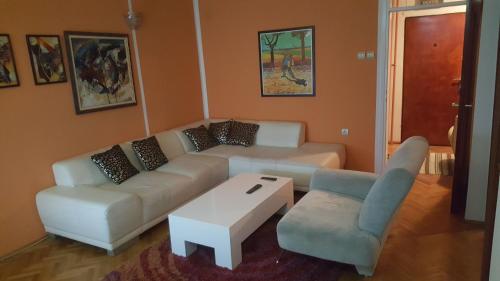 Shangri La Residence - main image