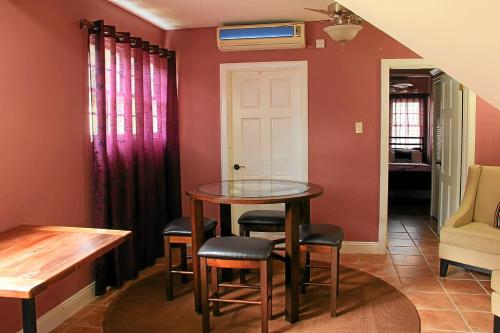 Patogumai, CosyNest in Basseterre