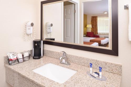 Americas Best Value Inn Plattsburgh