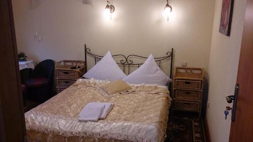 1 double bed, 1 twin bed, 1 sofa bed