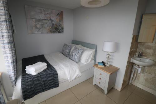Riverside Rooms - image 4