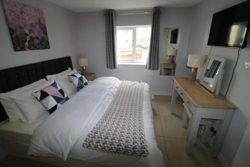 Riverside Rooms - image 8