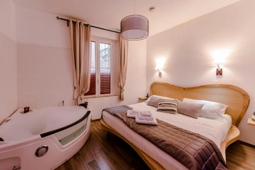 Flatinrome Trastevere Deluxe Rooms - Green Patio