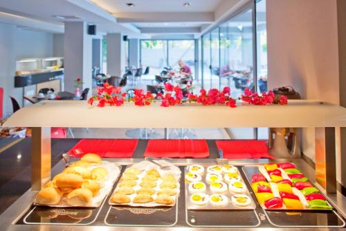 Oktober Downtown Rooms - image 6