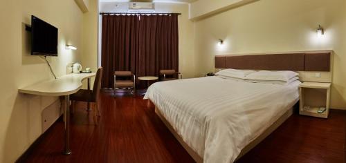 Motel Shanghai Pudong Jinqiao Jingao Road Ideally located in the New Intl Expo Center Pudong area, Motel Shanghai Pudong Jinqiao Jingao Road promises a relaxing and wonderful visit. The property features a wide range of facilities to make y