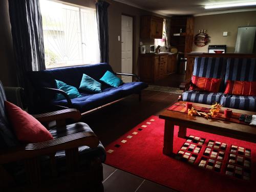 1 queen bed, 2 sofa beds