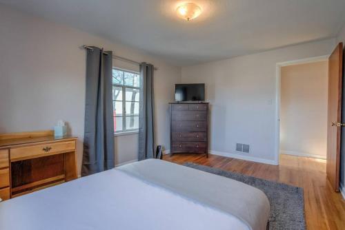 Faster, Higher, Stronger! 4 BDRM OLYMPIC Home!