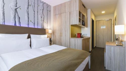 Stay! Hotel Boardinghouse - image 6