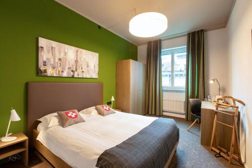 2 twin beds