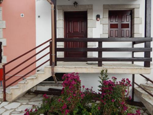  Hospitality in the mountainous Arcadia in Dháras