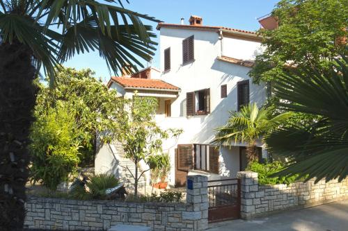 Apartments Mladenka - image 13