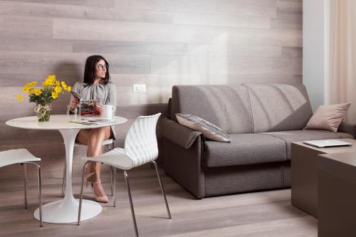 City Hotel & Suites - image 14