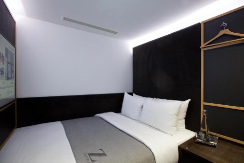 173606664 The Z Hotel Covent Garden