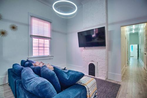 Five BR - Sleeps 10! Steps from French Quarter - image 5