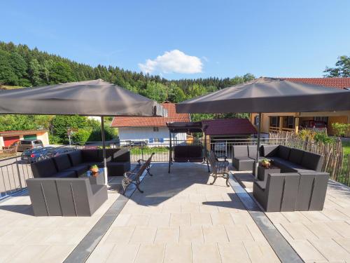 陽台/露台, 蘭德蓋斯霍夫扎姆施沃森格萊特酒店 (Landgasthof Zum Schwarzen Grat) in 阿爾高伊斯尼