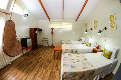 3 twin beds