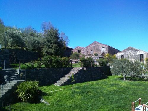  La Pietra Antica O' Munti, Pension in Puntalazzo