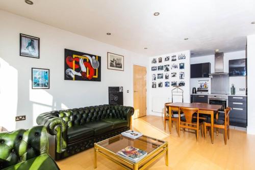 1 Bedroom Top Floor Flat / Shoreditch - Dalston