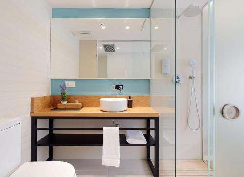 room detail thumbnail 2