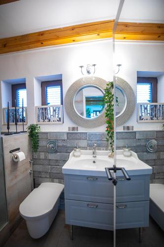 ห้องน้ำ, “Moment s“ pool house Trakoscan in ตราโคสชัน