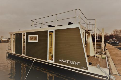 Pohled zvenku, Cozy floating boatlodge "Maastricht". in Heugem