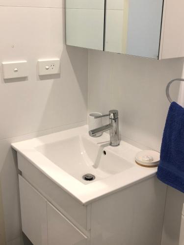 Bondi Beach Studio King Suite 1 - image 2