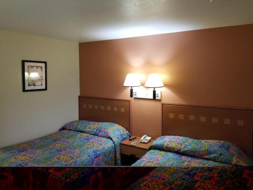 2 twin beds