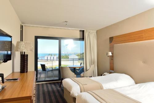 Classic Queen or Twin Room with Sea View