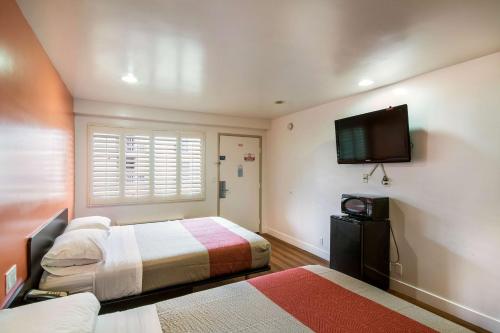 Motel 6 Monterey Park - image 2